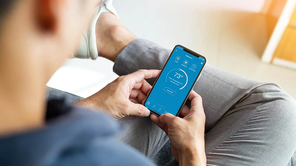 A person using Cielo Home app